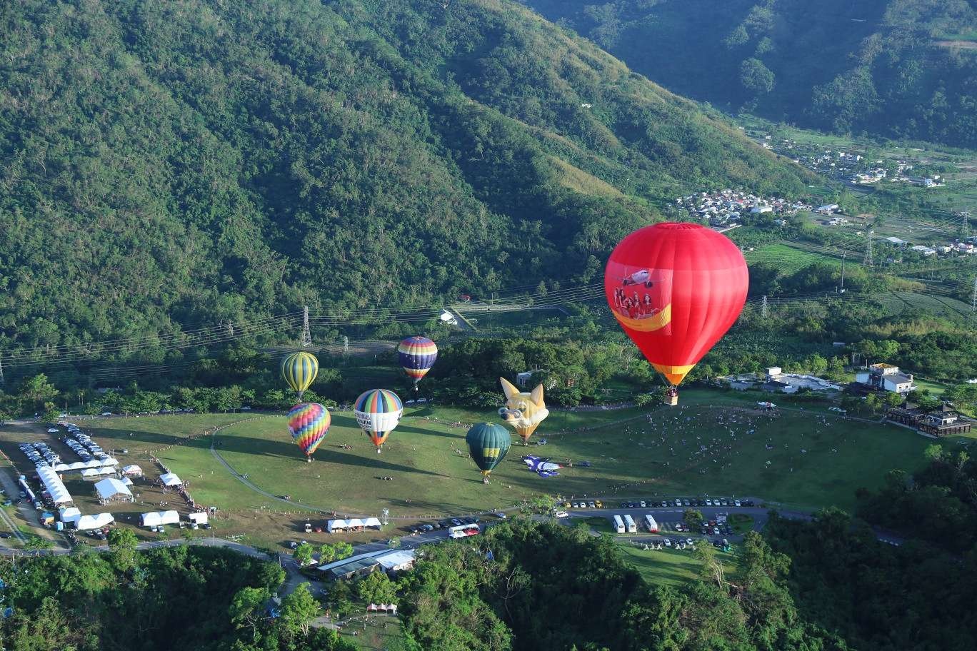 Tuyen Quang's first International Hot Air Balloon festival kicks off tourism year