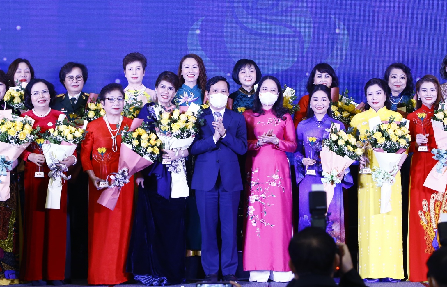 60 Vietnamese businesswomen receive Golden Rose Award