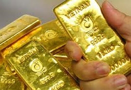 gold climbs to six week high