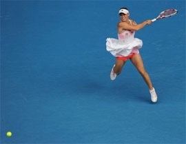 Wozniacki beats gallant Schiavone