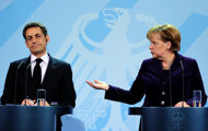 German Chancellor Angela Merkel (R) and French President Nicolas Sarkozy give a joint press conference at the Chancellery in Berlin for the first high-level talks of the year over the euro crisis.