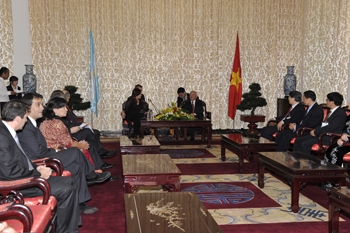 Argentine President visits HCMC