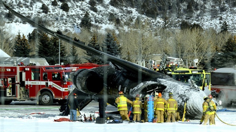 one dead as private jet crashes at aspen