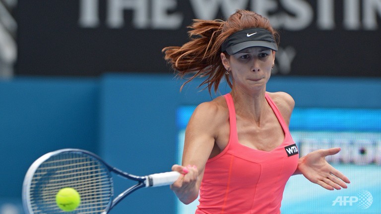 pironkova upsets kvitova to play kerber in sydney final