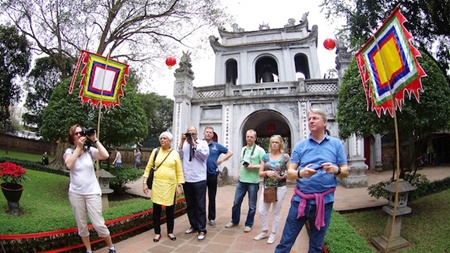 viet nam plans to welcome eight million foreign visitors this year