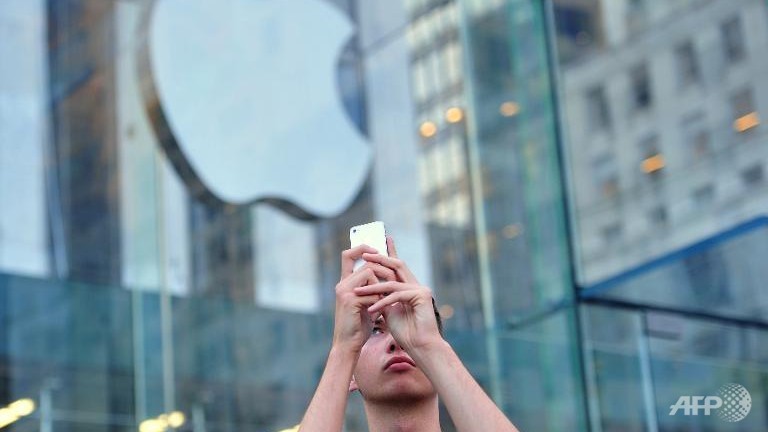 apple mulling move into mobile payments