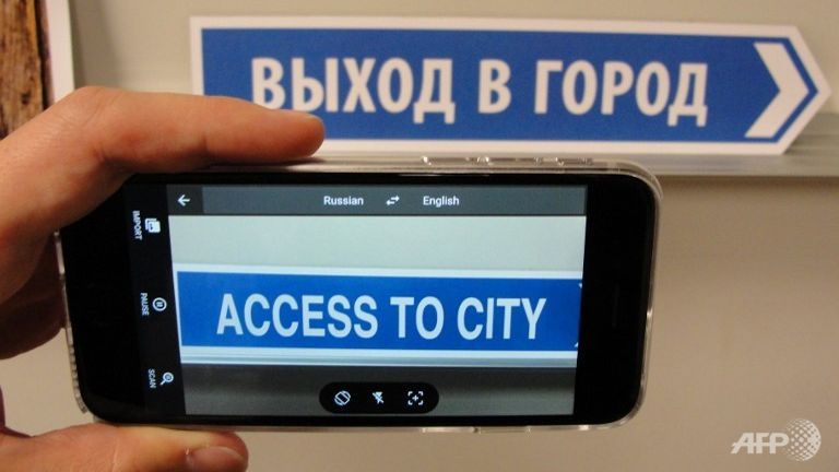 google turns smartphones into real time translators