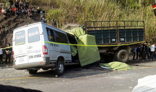 crash kills 9 injures 5 as victims en route to wedding in central vietnam