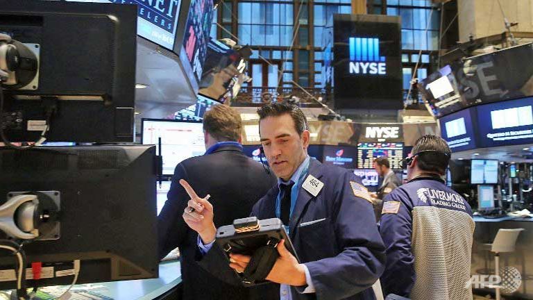 us stocks rally on corporate earnings oil prices