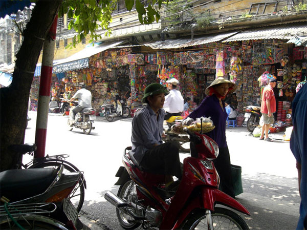 hanoi among asias top 10 holiday shopping cities