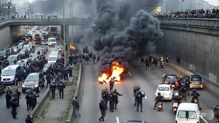 cabbies block roads as france faces multiple strikes