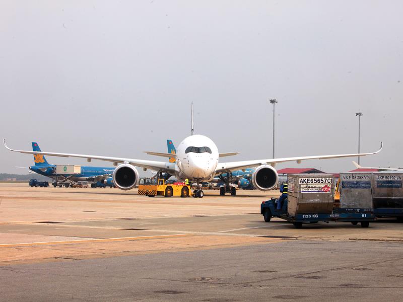 aeroports de paris to hold 20 per cent of vietnams sole airport company
