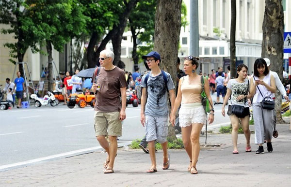 Tourist arrivals in Hanoi, Thua Thien-Hue up during New Year holiday