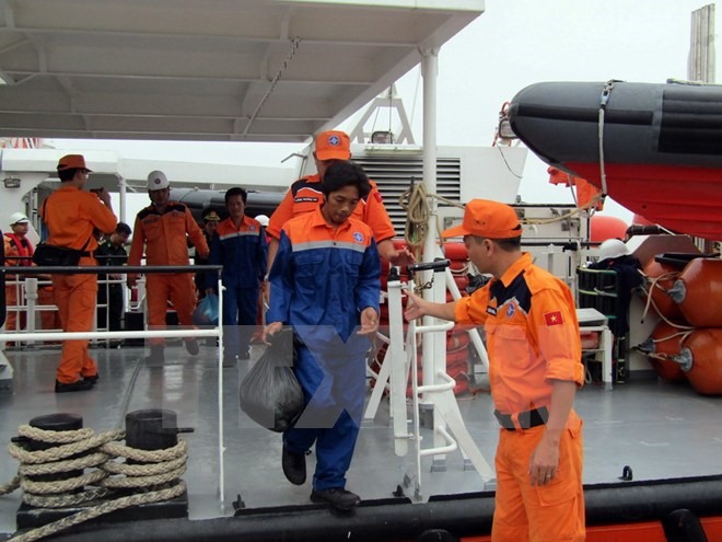 Vietnamese fishermen on sunken Malaysian ship return home