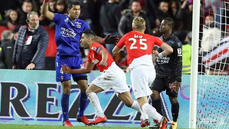 Falcao rescues Monaco a point after Balotelli double