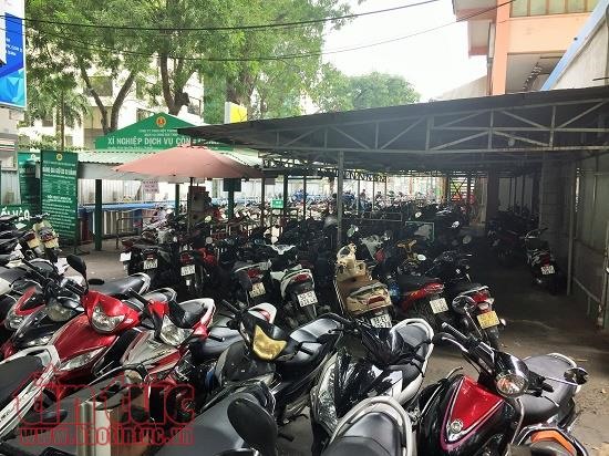 Downtown HCM City parking lots overloaded with motorbikes
