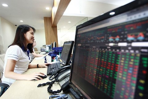 VN stocks extend losses further
