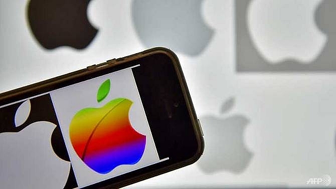 apple cuts outlook sees challenges in china and emerging markets
