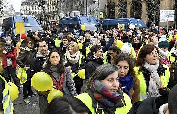 french women reclaim yellow vest protests with peaceful demonstration