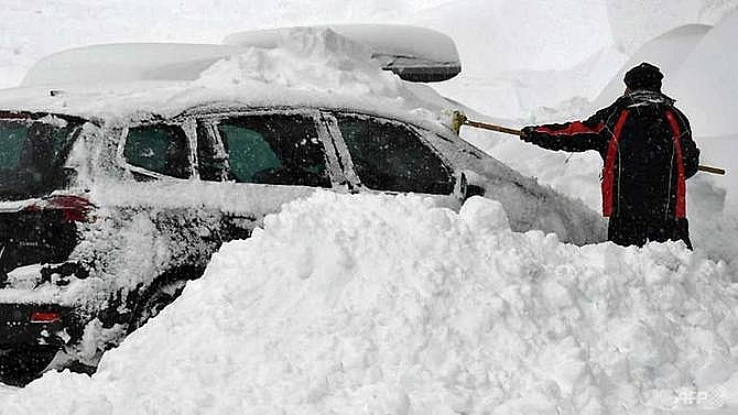 five dead two missing in snow struck austria