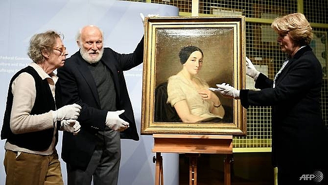germany returns nazi looted painting to french jewish collectors heirs