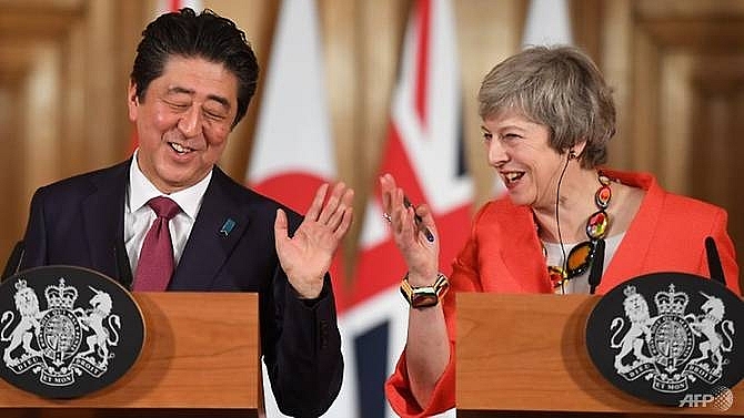 japanese pm voices hope britain can avoid no deal brexit