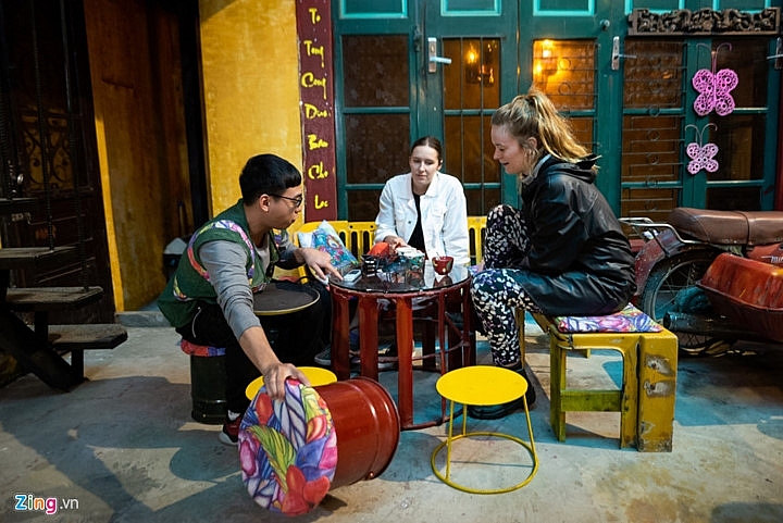 Hanoi'S Unique Coffee Shop Full Of Recycled Items