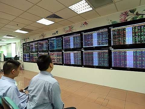 shares recover on banking stocks