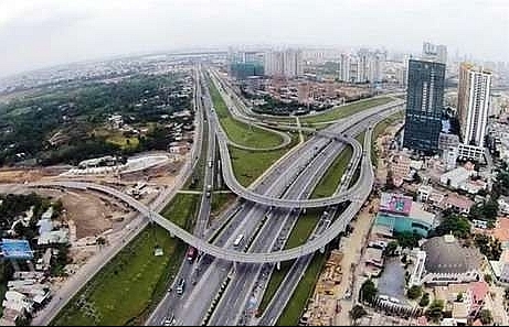 Vietnam eyes private investment in infrastructure projects