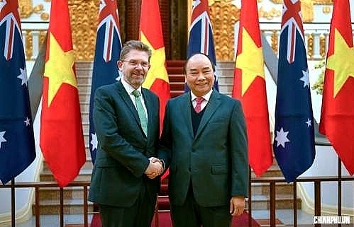 PM asks for more measures to lift trade, investment between Vietnam, Australia