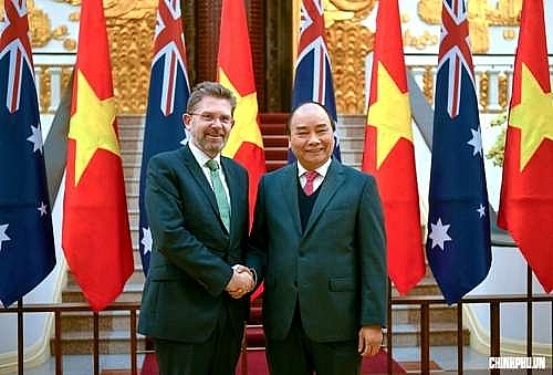 pm asks for more measures to lift trade investment between vietnam australia