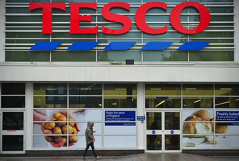 britains biggest retailer tesco set to axe up to 9000 jobs