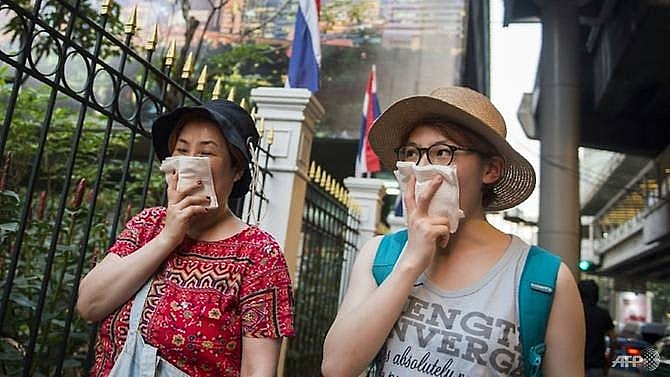 hundreds of schools to shut as toxic smog chokes bangkok