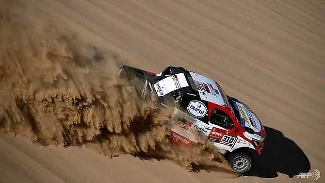 alonso survives first dakar stage dominated by minis