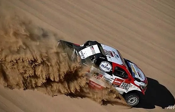 Alonso survives first Dakar stage dominated by Minis