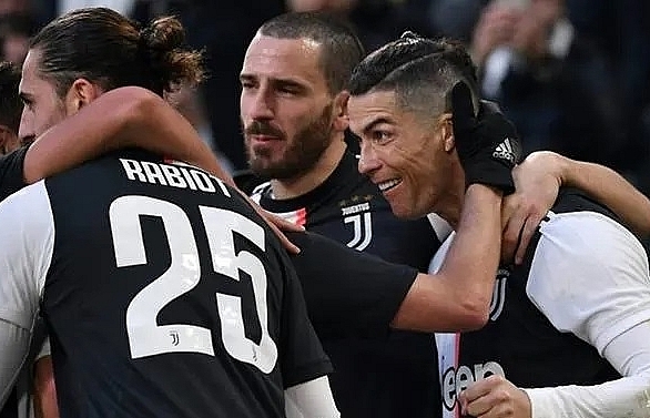 Ronaldo's hat-trick puts Juventus top as Ibrahimovic returns