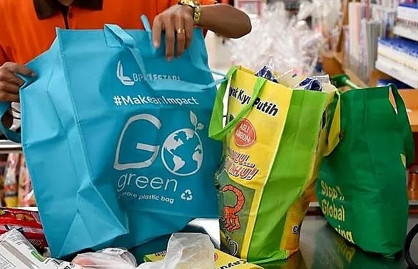 No single-use plastic bags in Jakarta in six months' time