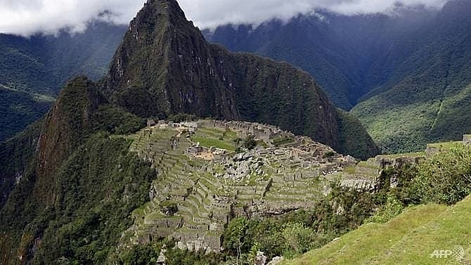 6 tourists arrested after faeces found in sacred machu picchu area