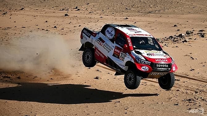 alonso second on dakar stage eight
