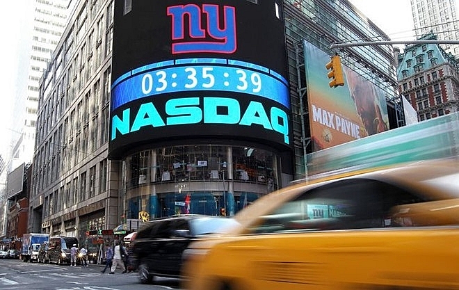 sp 500 nasdaq end at records ahead of us china trade deal