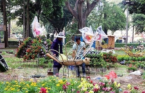 HCM City gets busy with flower festivals, markets ahead of Tet