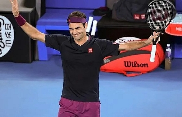 Federer, Williams duck downpours at wet, wet, wet Australian Open