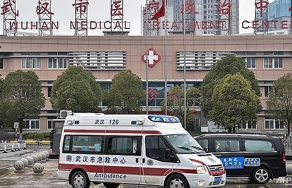 China deploys army medics to overwhelmed virus epicentre