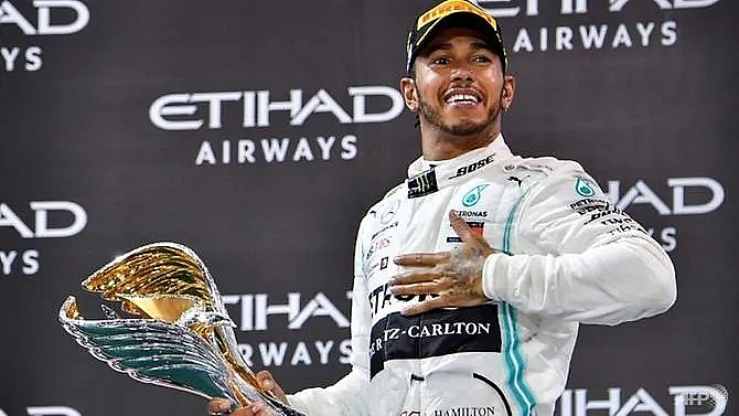 formula 1 hamilton says he has not spoken to mercedes about a new deal