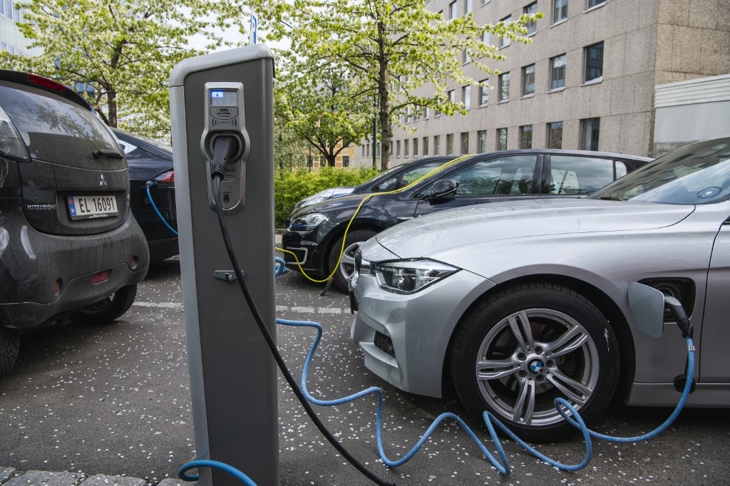 norway first to over 50 electric in 2020 new car sales industry group