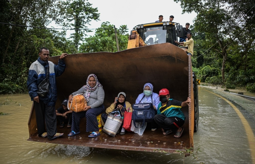 Malaysian villagers escape floods on excavator as 28,000 evacuated