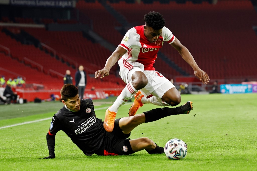 ajax stay top after battling to psv eindhoven draw
