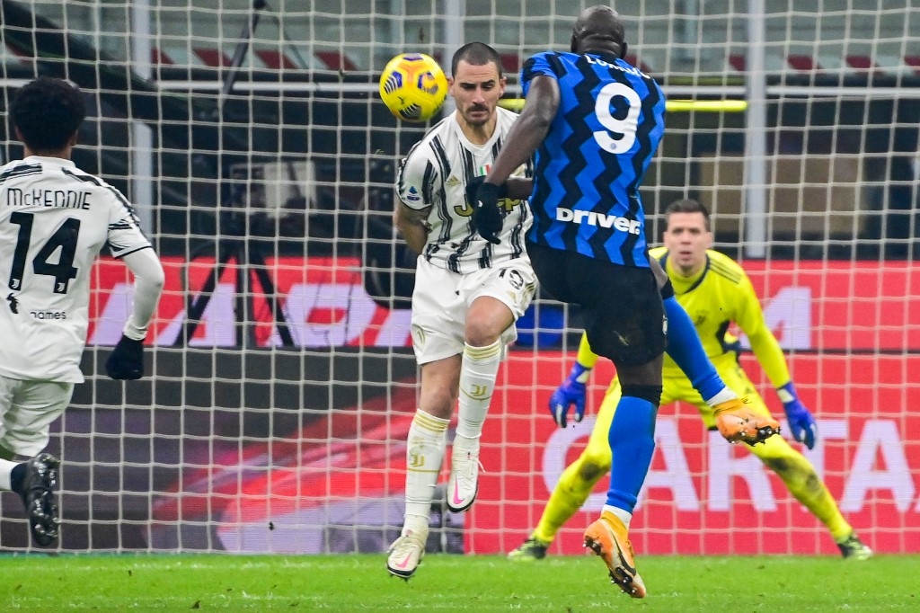inter beat juventus to move level with leaders milan