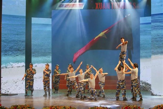 music show honours strong will of soldiers on truong sa