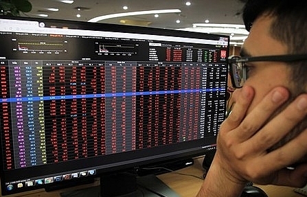 big stocks keep falling vn index loses nearly 71 points